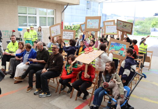 Escolares de Carballo súmanse á campaña do Concello e Aspaber UTE para sensibilizar á veciñanza sobre a limpeza dos excrementos caninos