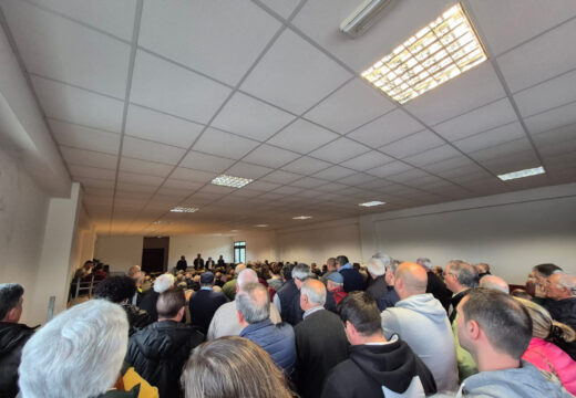 Máis de 200 veciños asisten á reunión informativa sobre o procedemento de investigación da propiedade na parcelaria de Lamas, Loureda, Sergude e Vigo