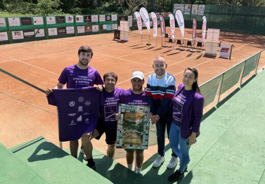 Uns 150 deportistas participarán no quinto torneo de tenis en terra batida A Devesa