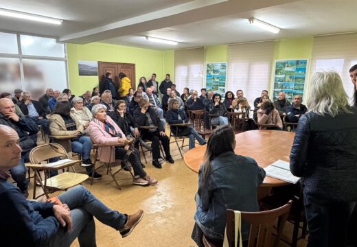 O goberno local de Ribeira escoita as demandas da veciñanza de Oleiros