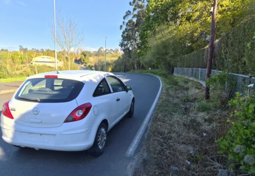 O Concello insiste na necesidade de ampliar a calzada e construír beirarrúas na estrada de Oleiros a Iñás