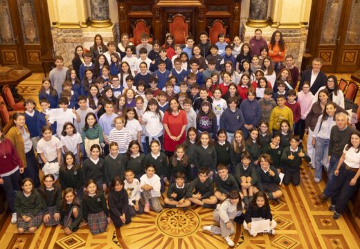 A alcaldesa concédelles as súas “licenzas de venda” ás cooperativas dos 422 participantes do Proxecto Semente