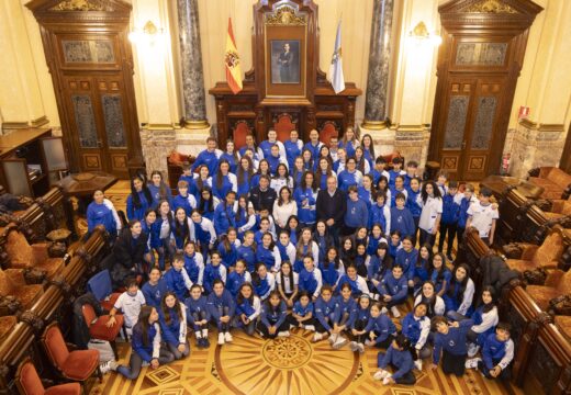 O Concello recibe ao Club Voleibol Cidade da Coruña tras a súa brillante tempada