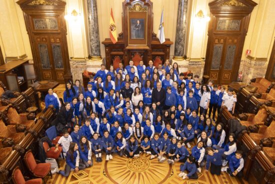 O Concello recibe ao Club Voleibol Cidade da Coruña tras a súa brillante tempada