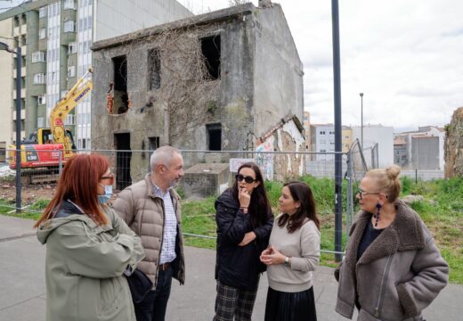 Comeza a demolición do edificio en ruínas na rúa Puerto Rico