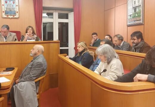 O alcalde de Oleiros suprime o pleno de abril para evitar o control democrático da súa xestión e económico de “a súa xubilación”: o auditorio de Bastiagueiro