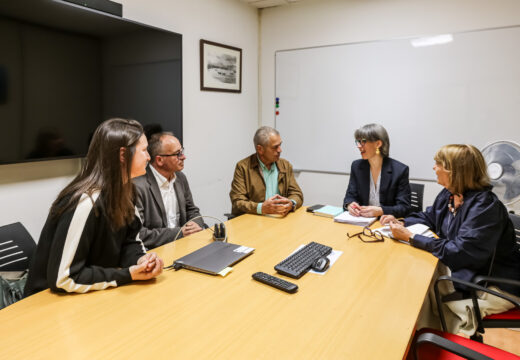 A Xunta e a Confraría de Corcubión avalían os novos proxectos para a lonxa e o impulso da economía azul na localidade