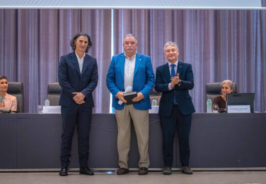 A Universidade premia ao alcalde en recoñecemento ao seu apoio político e institucional ao INEF