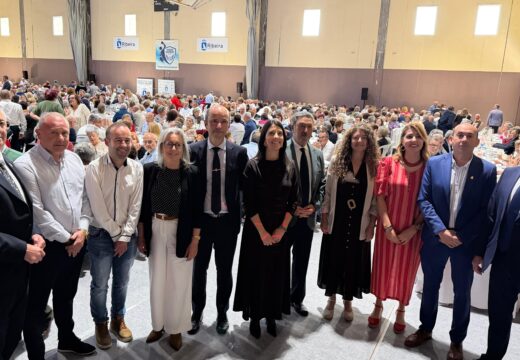 Uns 900 comensais sentaron á mesa no Encontro das Persoas Maiores de Ribeira