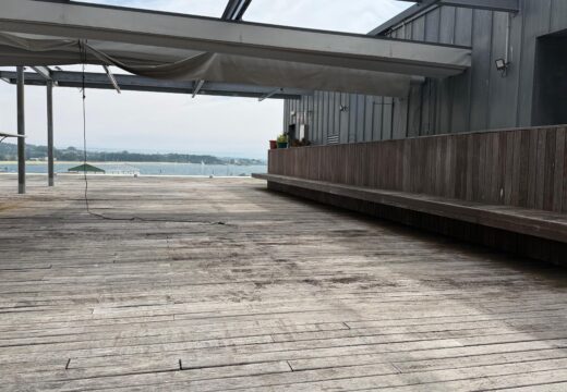 O Concello de Ribeira adxudica a mellora da terraza do mercado municipal