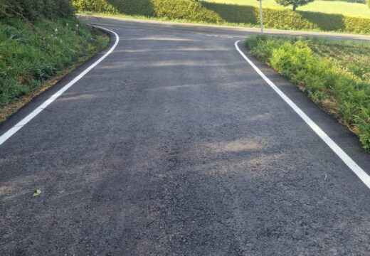 O Concello de Frades inviste máis de 180.000€ na mellora dos accesos a Caboladrón e ao punto limpo, así como no parking do colexio