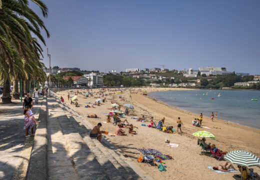 As praias de Santa Cristina, Bastiagueiro, Mera, Espiñeiro e Naval terán bandeira azul este verán
