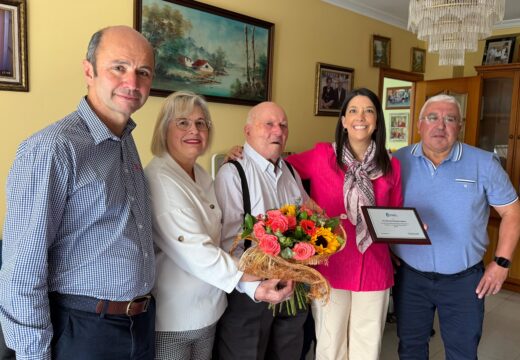 O Concello de Ribeira felicita ao veciño centenario Manuel Fernández Argibay
