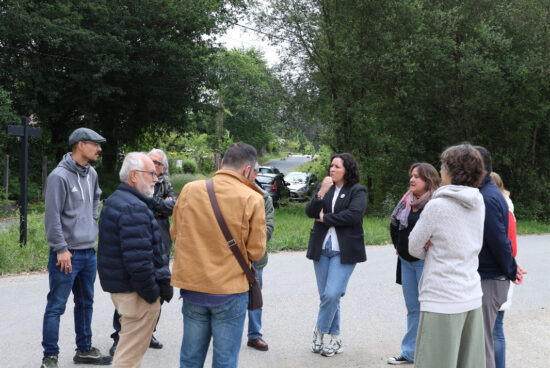 A deputada Saleta Chao e o grupo municipal visitan a zona onde se pretende instalar a planta de residuos de construcción de Cacheiras.