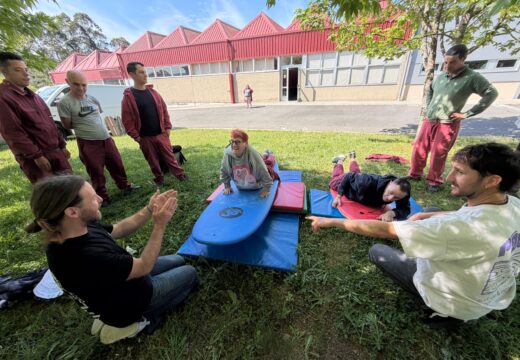 Íntegro, Lenda Educativa, Apem e Aspaber participan en Agarimo Surf, un proxecto social e terapéutico que utiliza o mar como ferramenta de inclusión