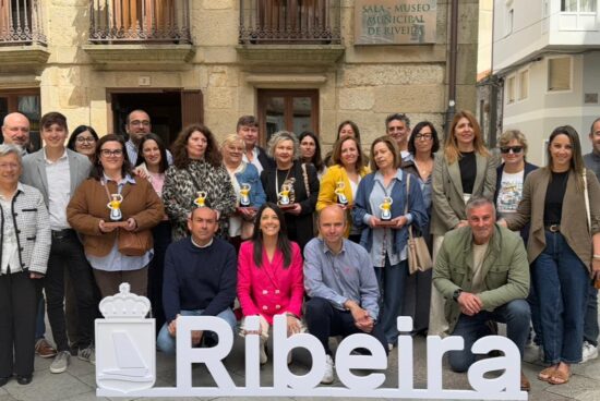 O Concello de Ribeira enxalza o labor das peixeiras no Día da Muller no Mar