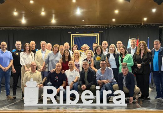 O Concello de Ribeira homenaxea a unha trintena de traballadores municipais polos seus 25 anos de servizo