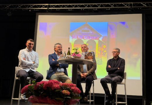 A Asociación Carrozas do San Cidre presenta “Carrozas do San Cidre. Costumes, agro e tradición”, un libro que recolle medio século de historia