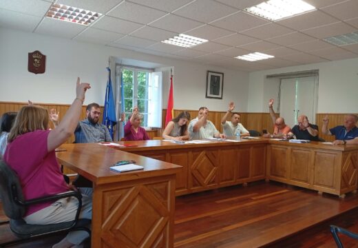 O Pleno de Frades aproba asinar un convenio de colaboración co Concello de Oroso para mellorar a estrada Fontelo (Aiazo)-A Igrexa (San Román de Pasarelos)