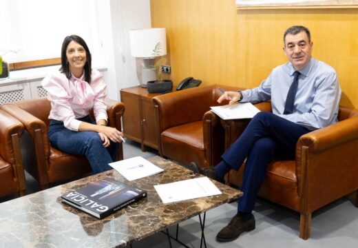 A alcaldesa de Ribeira reuniuse co conselleiro de Educación María Sampedro e Román Rodríguez abordan a mellora das infraestruturas dos centros educativos do municipio