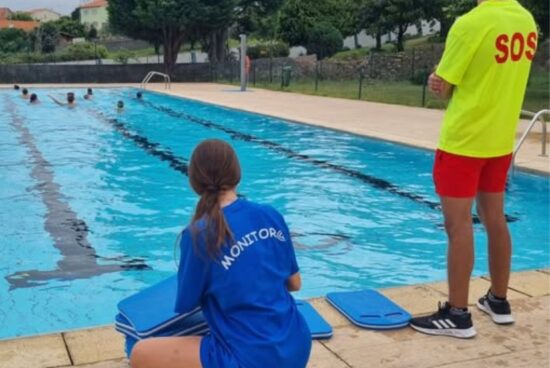 Neda consegue una achega autonómica para cofinanciar o servizo de socorrismo da piscina