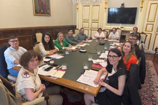 Primeira reunión de traballo entre o goberno de Goretti Sanmartín e o equipo da reitora Rosa Crujeiras