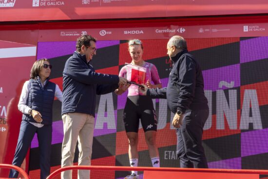 A Coruña viviu a chegada de La Vuelta Ciclista Femenina na súa terceira etapa