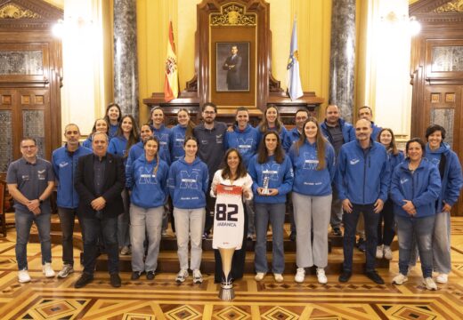 Inés Rey recibe ao Maristas Coruña tras o seu histórico ascenso á Liga Femenina Challenge