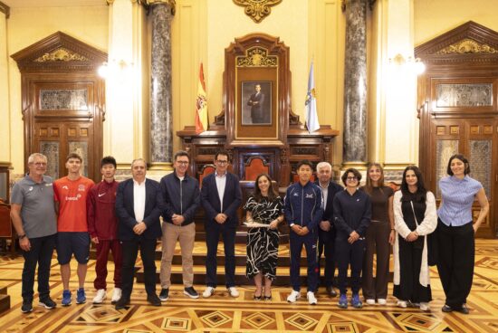O Concello recibe en María Pita ás grandes figuras internacionais do Gran Premio Cantones 2026