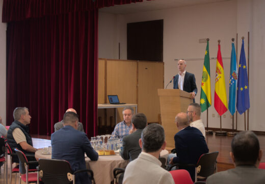 José González detalla aos empresarios do Concello de Curtis as novas liñas da Xunta para reter talento no rural