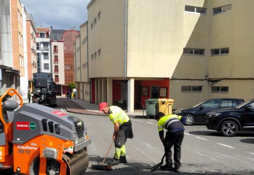 Carballo impulsa a mellora a rede viaria co plan anual de mantemento e o inicio da reurbanización da rúa Compostela