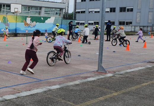 A Concellaría de Mobilidade reforza a seguridade viaria entre o alumnado do CEIP Bergantiños