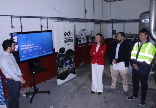 A conselleira Ángeles Vázquez visita as melloras acometidas para dixitalizar o abastecemento de auga en Boqueixón