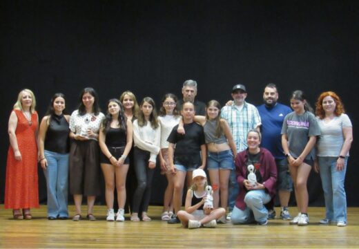 Encontro para felicitar á Escola municipal de Teatro polos seus recentes premios