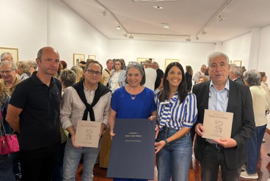 Sampedro destaca a precisión da obra de Yolanda Carbajales coa homenaxe a Díaz Pardo na mostra no Museo do Gravado de Artes