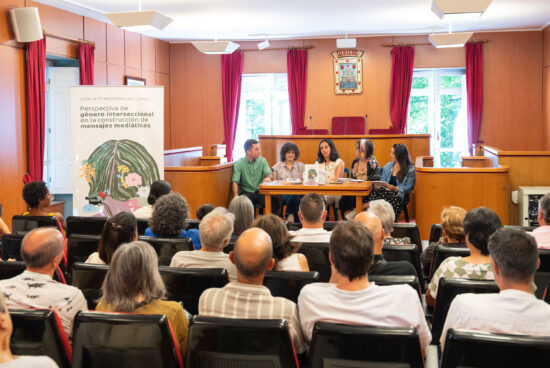 Casa Charry acolle a presentación da guía Periodismo inclusivo da xornalista oleirense Lucía Quiroga