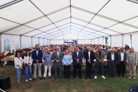 Máis de 530 persoas celebraron a XXVII Festa dos Maiores do Concello de Frades