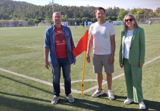 Gonzalo Muíños denuncia o atraso na renovación do céspede do campo de fútbol de Villestro e esixe un calendario claro ao goberno local