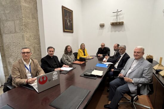 Concello, Arcebispado e Turismo de Galicia acordan crear unha comisión técnica para ordenar os fluxos de acceso á Catedral