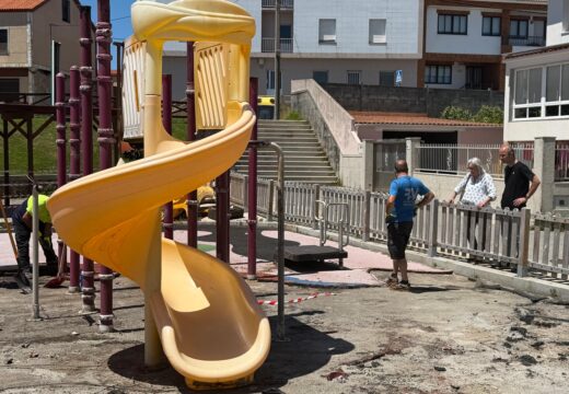 Comezan as obras de renovación do parque infantil da rúa Castelao