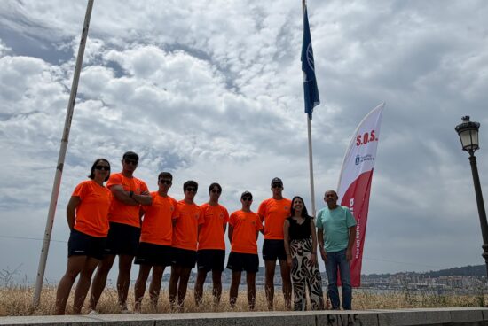A Bandeira Azul volve ondear na praia de Coroso