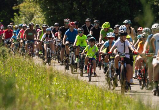 Éxito da Ruta ciclista en familia coa que se inaugura o programa Sansa en rodas