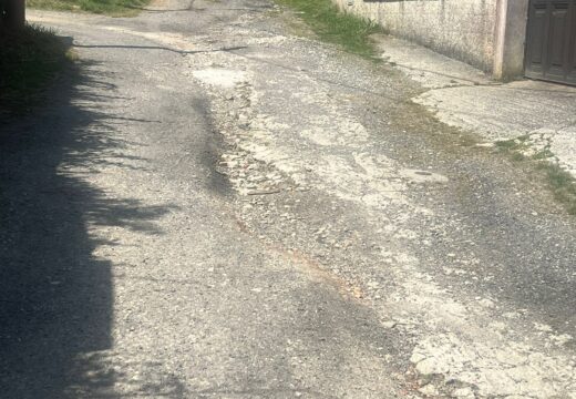 Alternativa reclama o asfaltado para o Lugar de Laxe