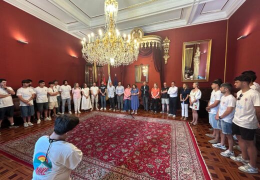 A Corporación recibe a SD Compostela tras o ascenso á Segunda Federación
