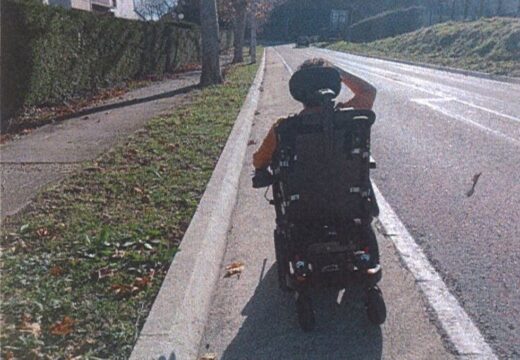 Forte indignación veciñal polo abandono total da avenida Isaac Díaz Pardo por parte da Xunta