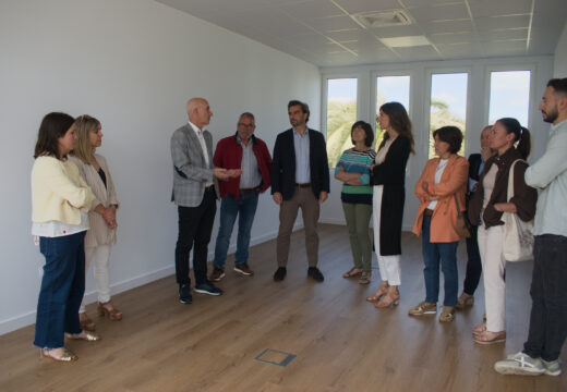 O conselleiro de Presidencia visita a renovación da Casa Indiana de Curtis, que acollerá servizos e actividades municipais tras un investimento de 785.000 euros