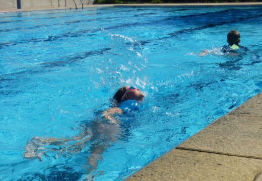 Neda abre este martes as inscricións para as actividades acuáticas infantís na piscina municipal