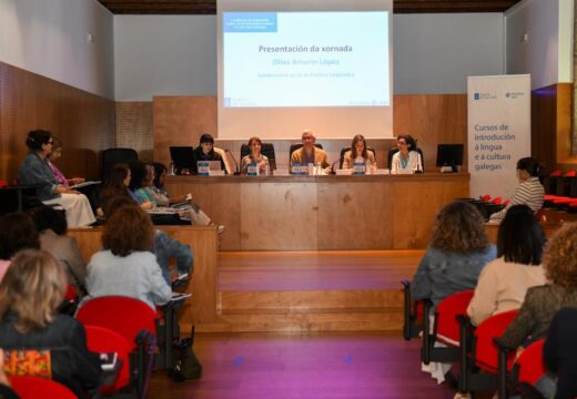 Persoal do Concello de Fene participou na xornada de formación para a posta en macha dos cursos de introdución á lingua e á cultura galegas