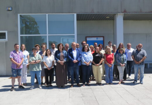 O alcalde e a delegada da Xunta visitarion o obradoiro dual de empregro A Laracha X
