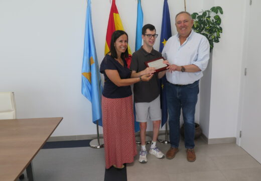 O alcalde recibiu a Pedro Vázquez Ramil, flamante Campión de España Absoluto en Frame Running